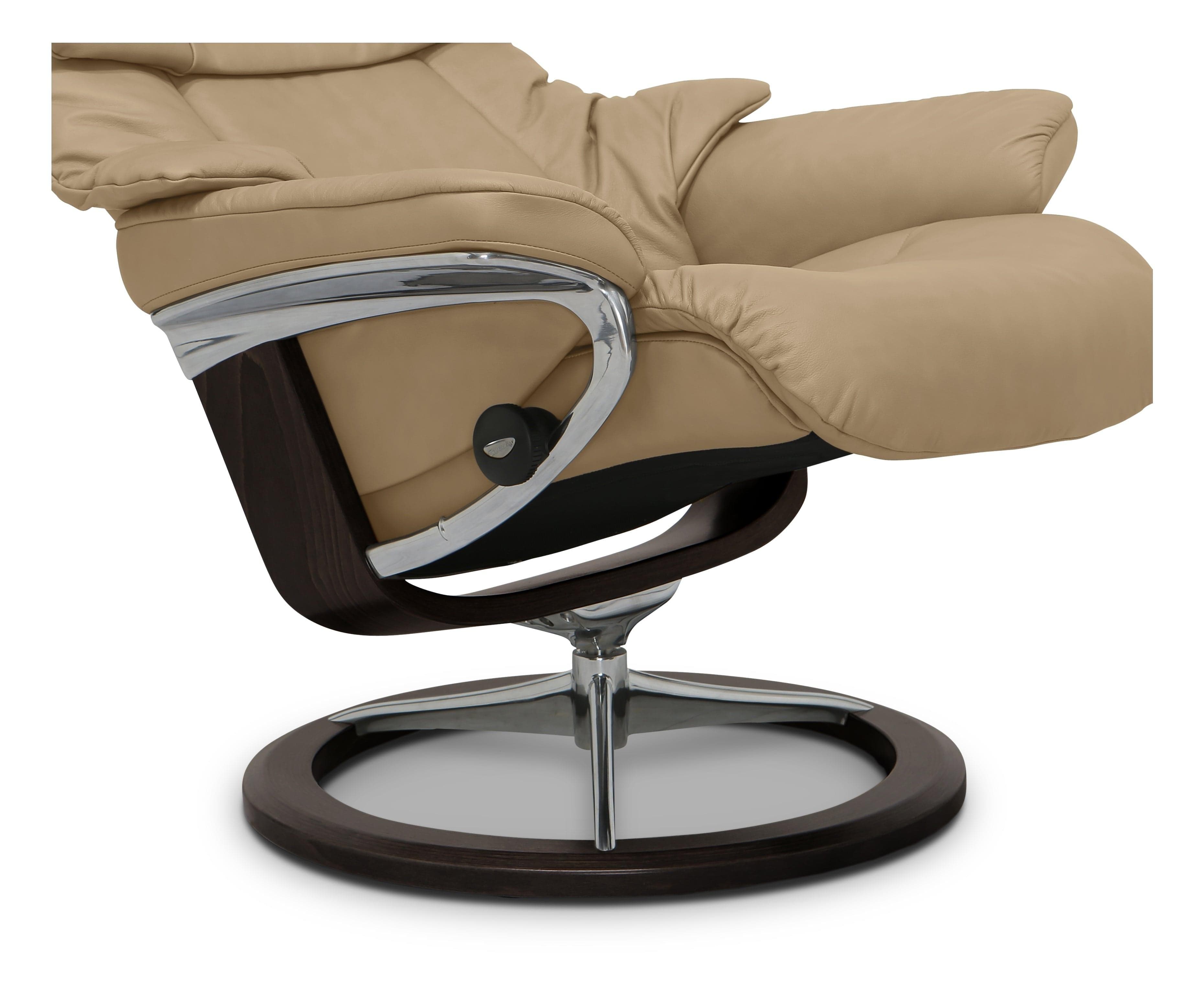 Poltrona reclinabile e poggiapiedi Stressless® Reno con base Signature - Sabbia
