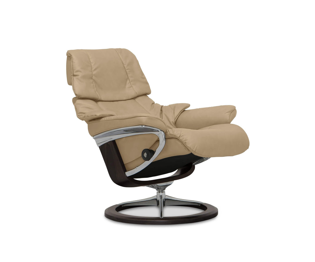 Poltrona reclinabile e poggiapiedi Stressless® Reno con base Signature - Sabbia