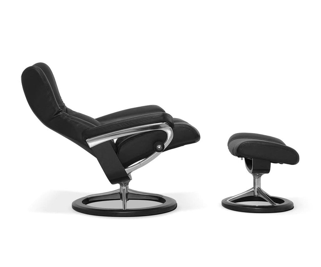 Poltrona reclinabile e poggiapiedi Stressless® Wing con base Signature - Nero