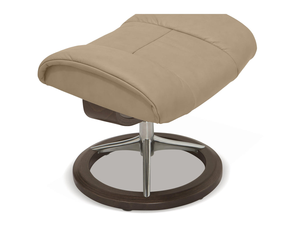 Poltrona reclinabile e poggiapiedi Stressless® Reno con base Signature - Sabbia
