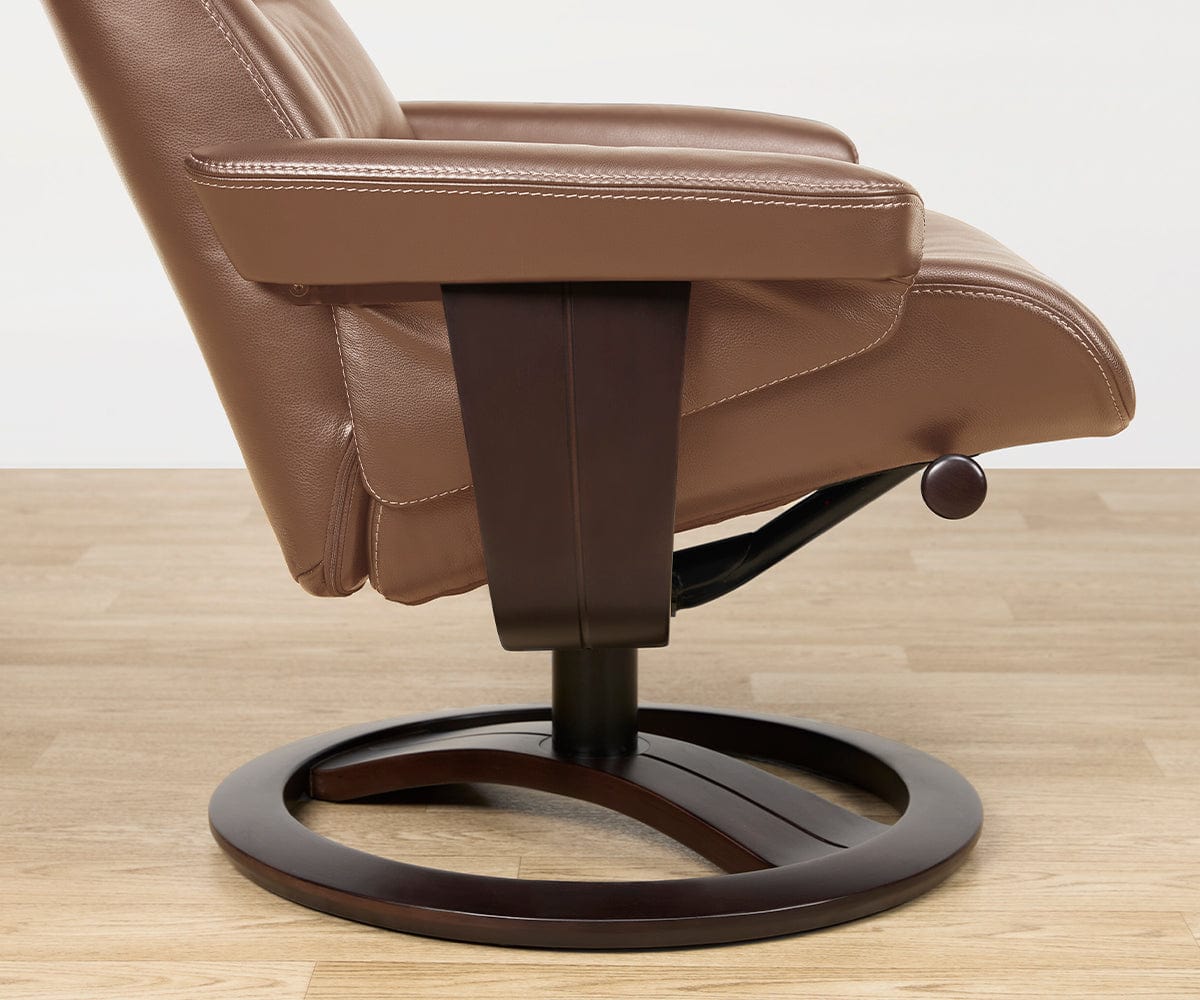 Poltrona reclinabile e pouf in pelle Oswin