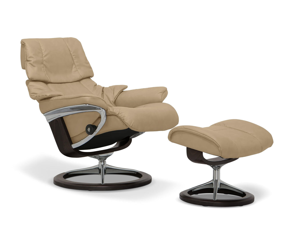 Poltrona reclinabile e poggiapiedi Stressless® Reno con base Signature - Sabbia