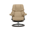 Poltrona reclinabile e poggiapiedi Stressless® Reno con base Signature - Sabbia