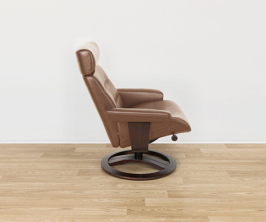 Poltrona reclinabile e pouf in pelle Oswin